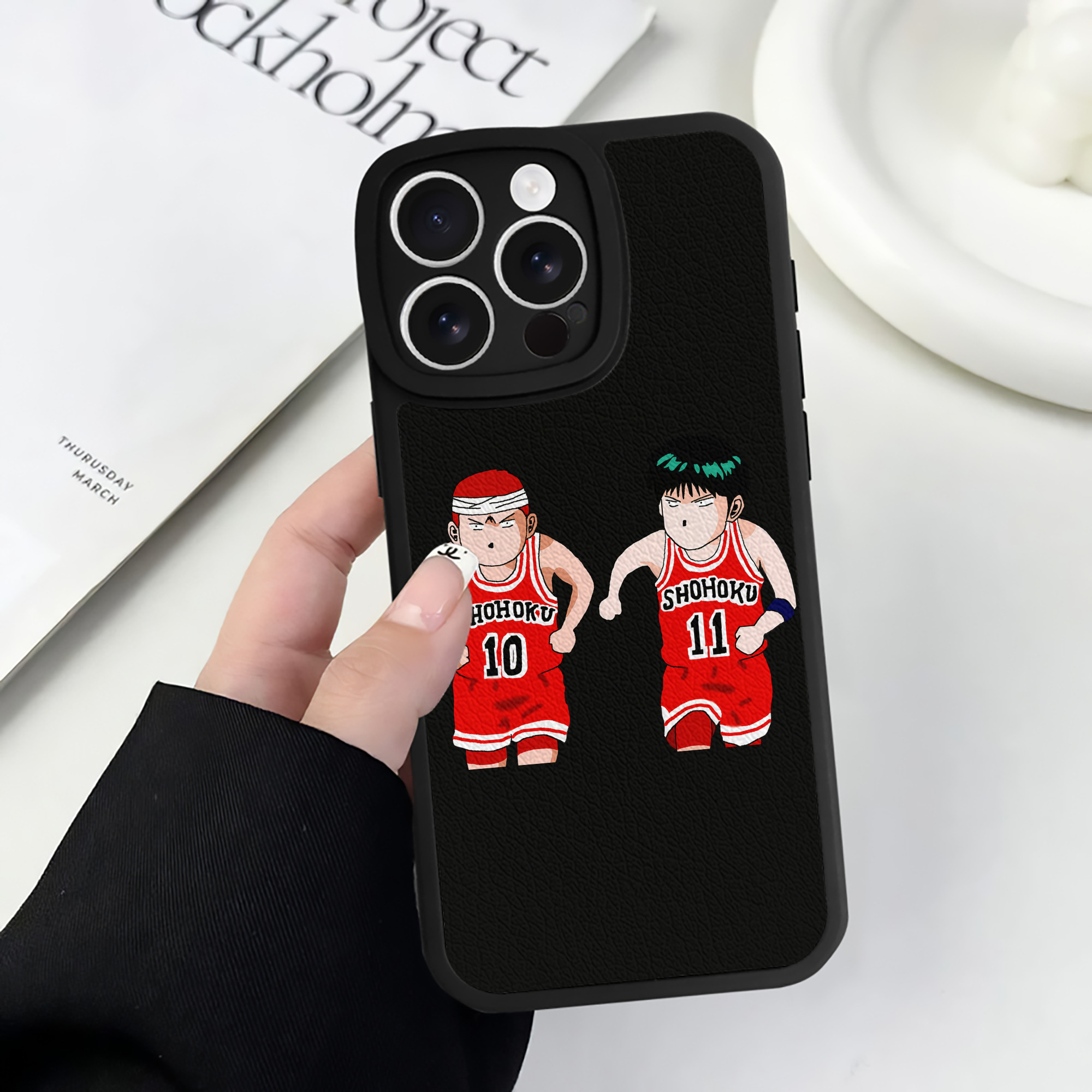 （画像用） SLAM DUNK／スラムダンク 【iPhone 16シリーズ対応】シリコンスマホケース（レザー調） 材質：シリコン